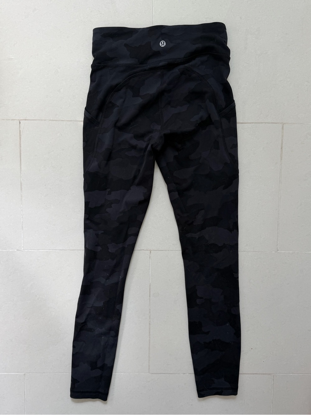 Womens Lululemon Black Camo Leggings Size 4 - Picture 3 of 10